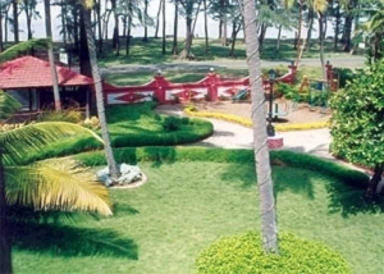 Seawoods Beach Hotel Dahanu Buitenkant foto